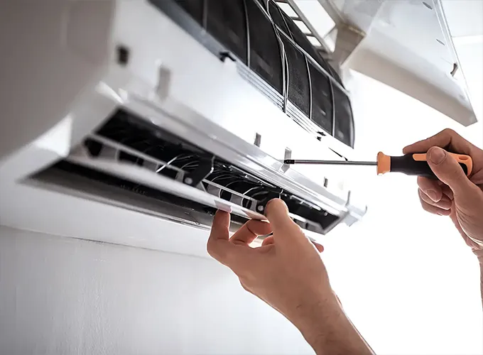 ductless mini split repair technician in Collinsville IL home